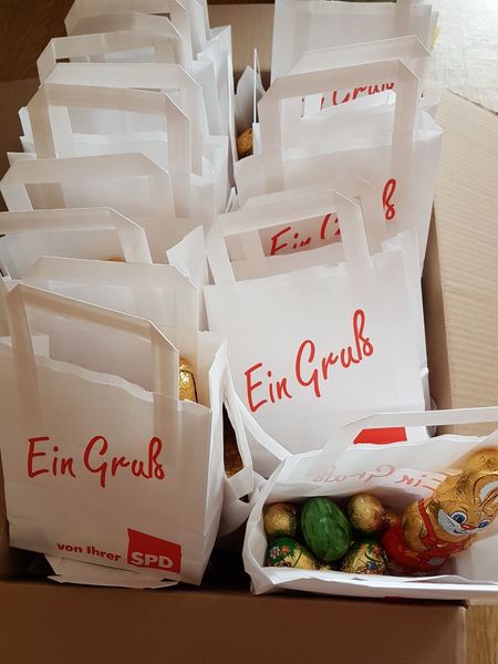 Die Tüten sind gepackt. Die SPD wünscht Frohe Ostern.