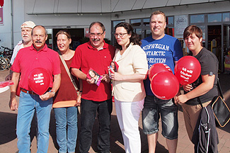 Andrea Nahles MdB zusammen mit der Polcher SPD bei der Infokampagne in Polch